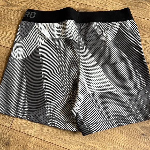 Nike Pro shorts - Picture 2 of 3